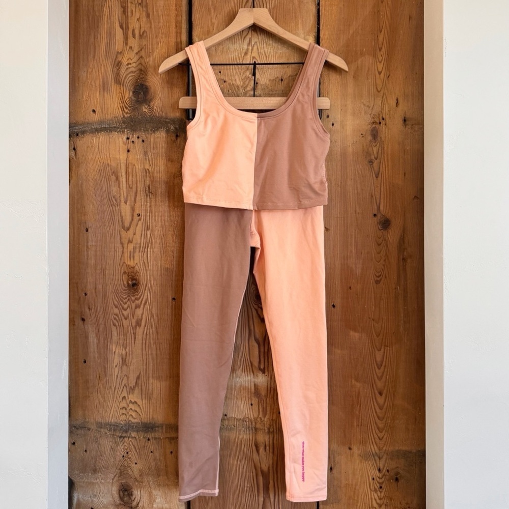 Sz S/M Terez Split Colorblock Crop Top & Leggings In Peach / Beige Set GUC
